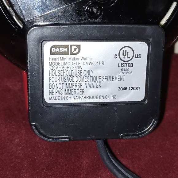 ❤️Dash Heart mini waffle maker. (030523E) - Picture 3 of 3